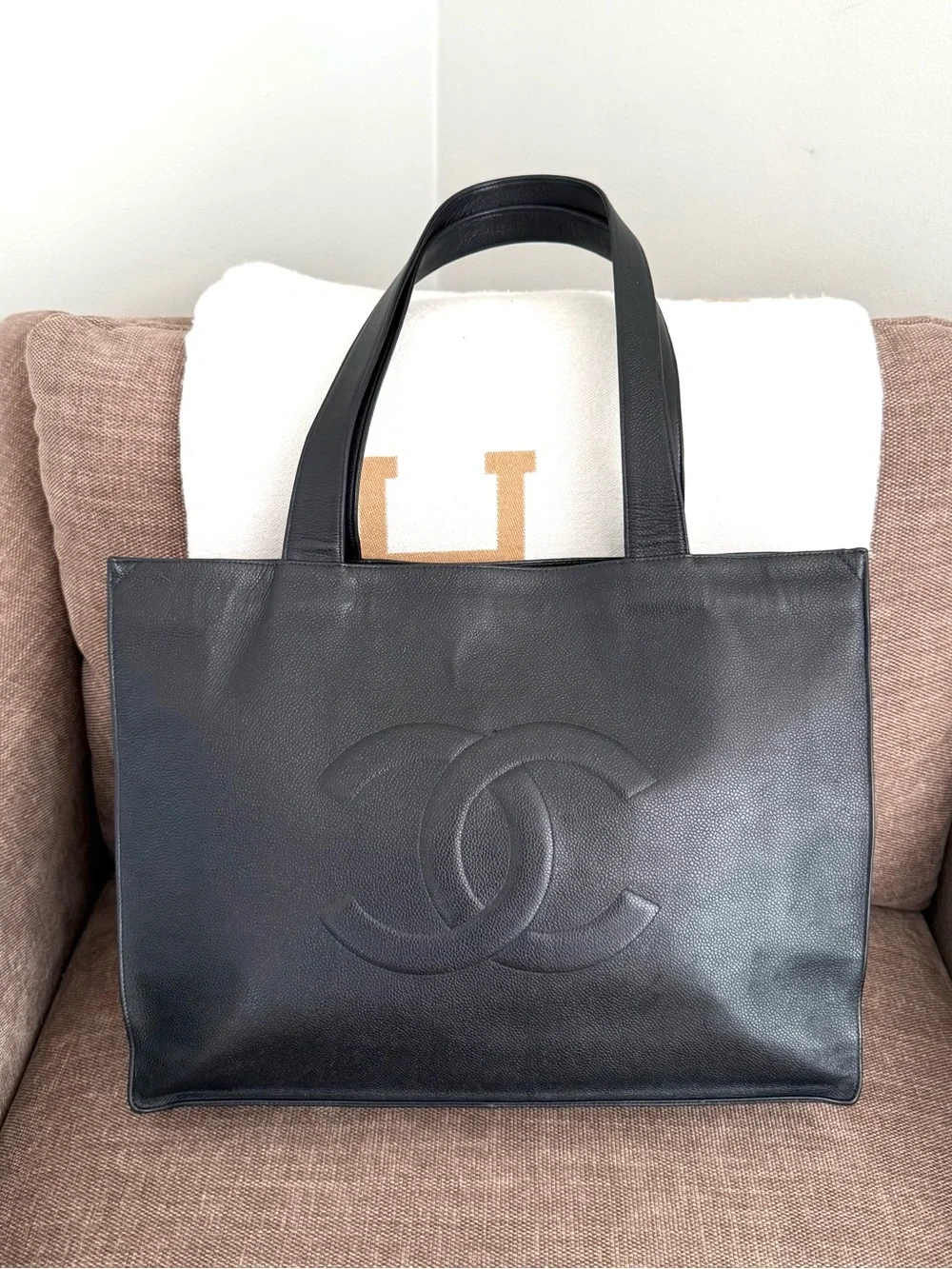 CHANEL authentic black caviar leather large tote bag gold CC